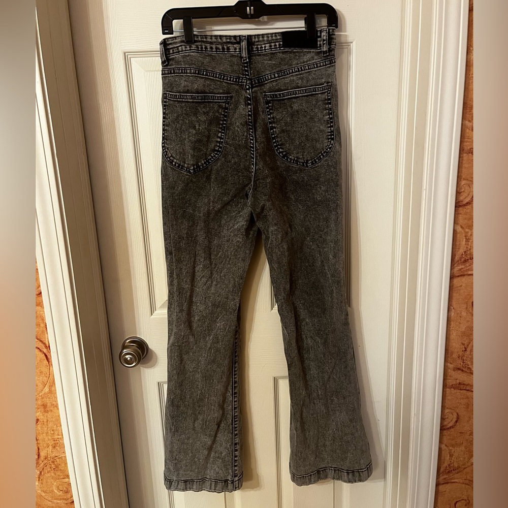 Women’s Nasty Gal Recycled Cotton Grey Distressed Flare Jean - Picture 7 of 9